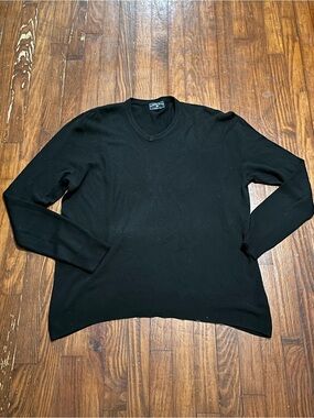Harbor Island Classic Black V-Neck Men's Sweater